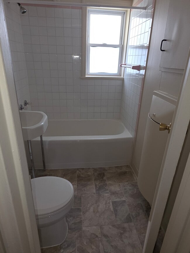 Building Photo - 50 Cross Rd Unit 6