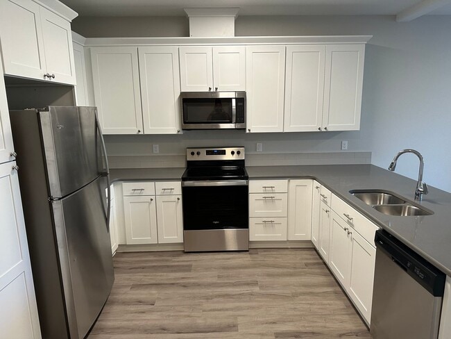 Photo - New 3 Bed / 2.5 Bath Duplex! $500 Amazon Gift Card! First 1.5 Month's Rent Is Free!