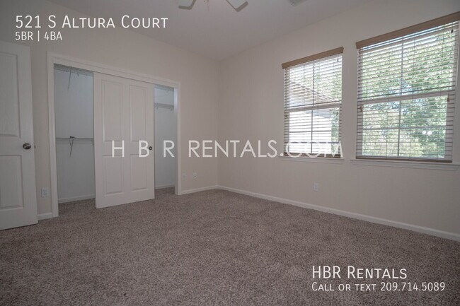 521 S Altura Ct