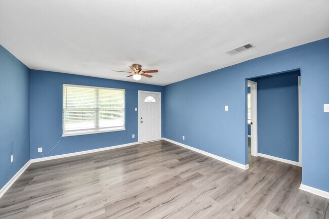 Photo - 716 Hargest St