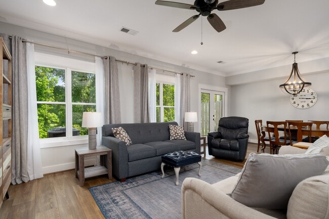 Photo - 415 Sunbelt Dr