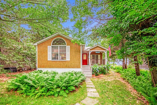 Photo - 201 Three Mile Harbor Hog Creek Rd