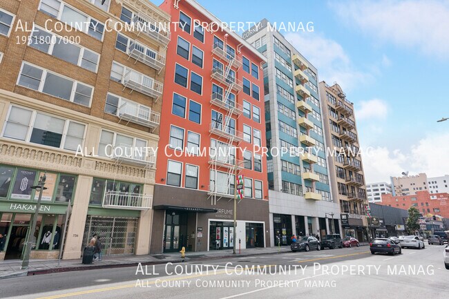 Photo - 738 Los Angeles St