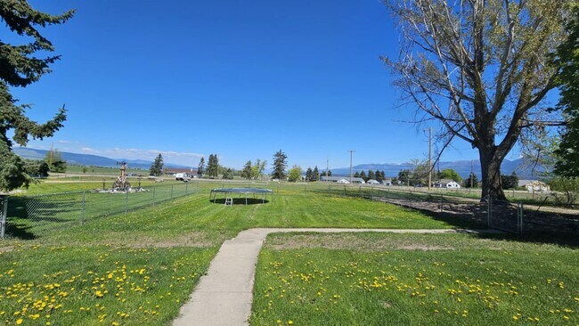 Photo - Losleben- House with large yard fully furn...
