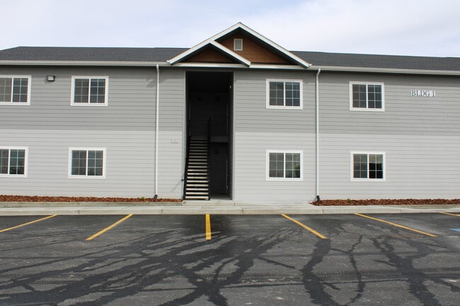 Photo - 665 Heyburn Ave