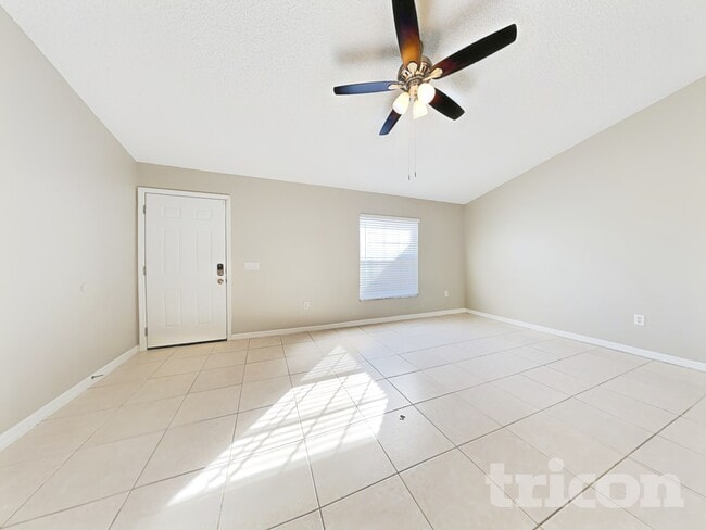 Photo - 1194 Algoma St