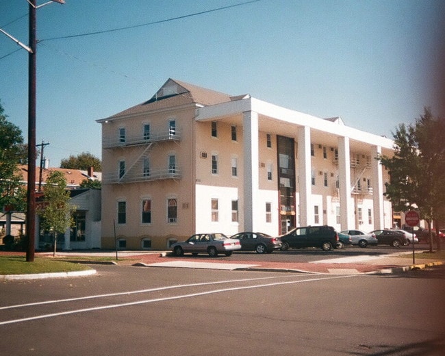 Building Photo - 110 4th Ave Unit 22 Rental