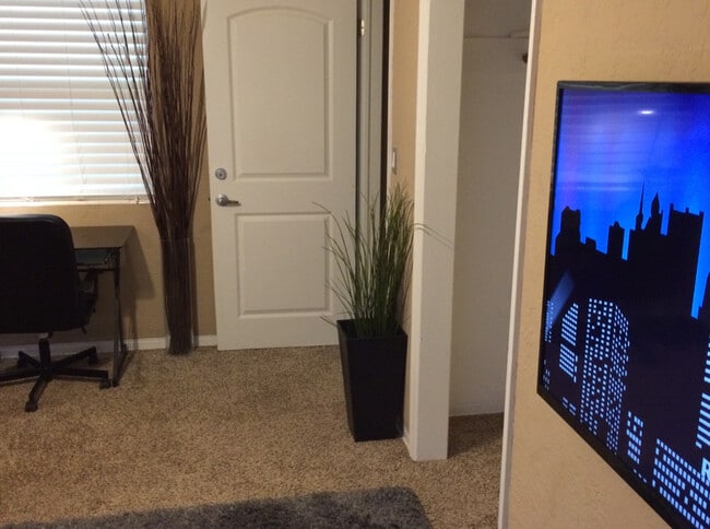 Photo - 1090 Margaret Dr