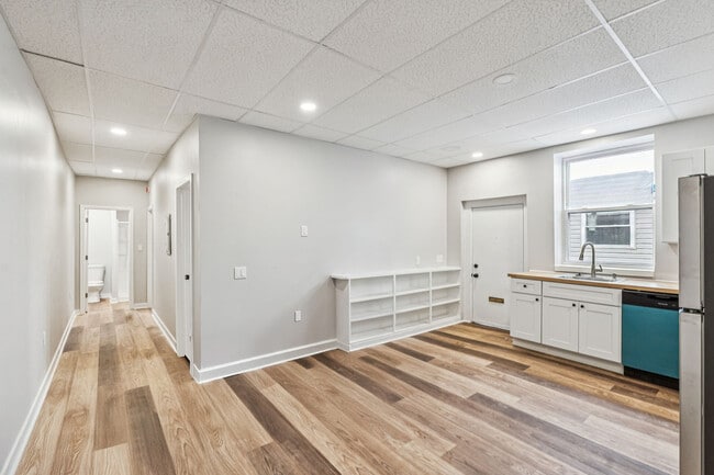 Photo - 2553 E Somerset St Unit 1R