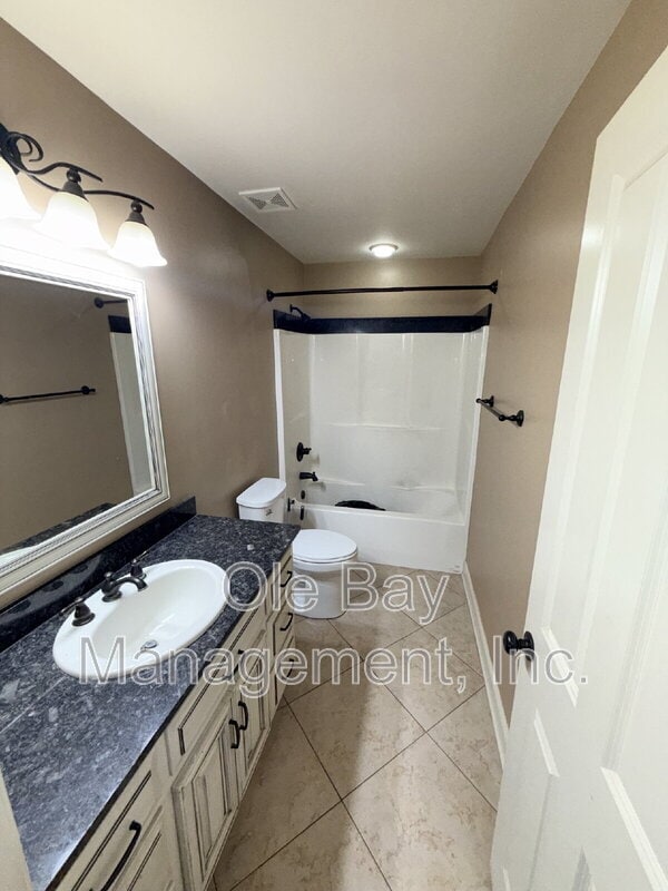 Photo - 18 Breydon Ct