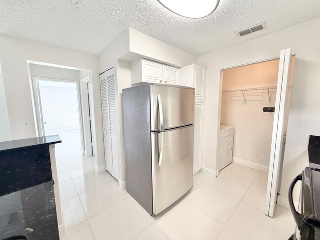 Photo - ** IBIS CLUB ** 1 BED / 1 BATH - CONDO - GATED COMMUNITY - SMALL PET OK! - ANNUAL RENTAL