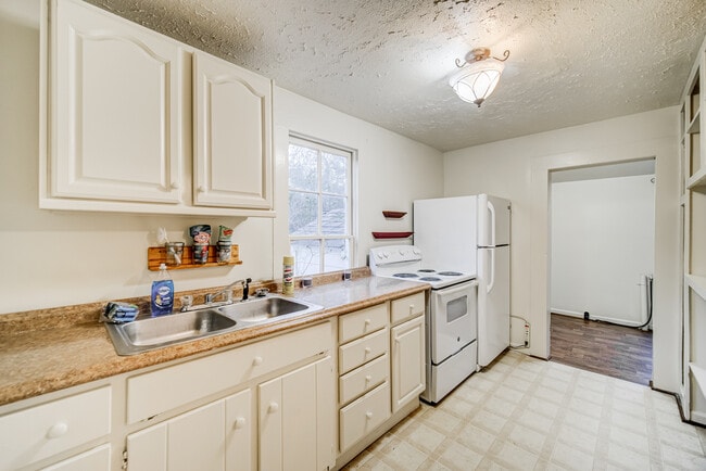 Photo - 1290 Reavis Mountain Rd