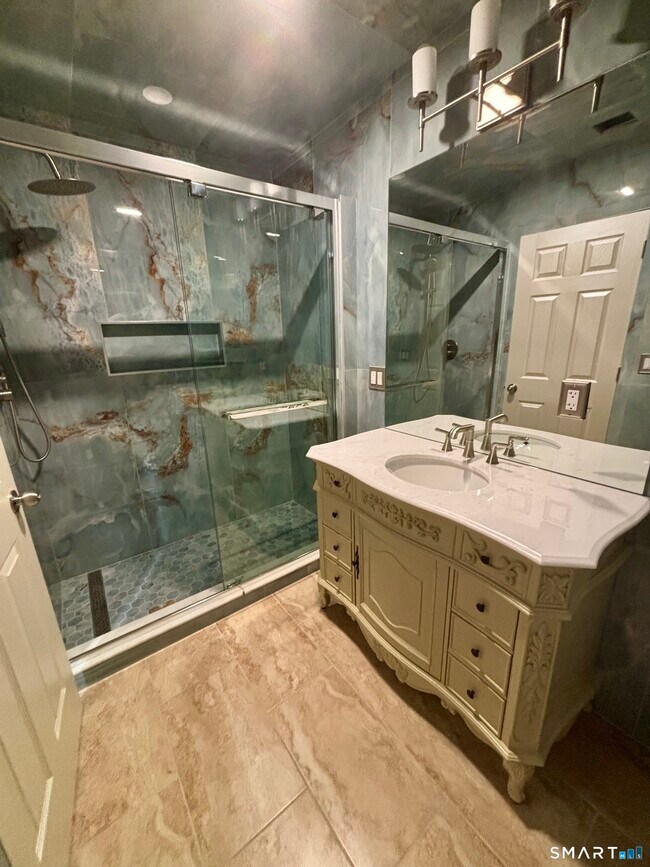 209 Main St Unit 2C
