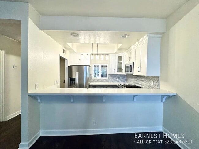 Building Photo - 3480 Barham Blvd Unit 109