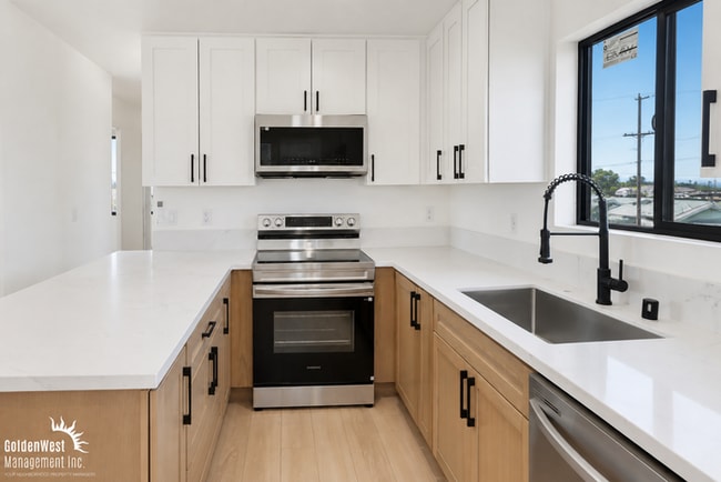 Building Photo - Newly Built 2Bdm 2Ba Upper-Level Apartment with Modern Finishes & Bright Open Living!