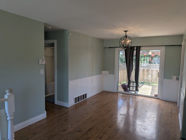 Photo - 46396 Strathcona Rd