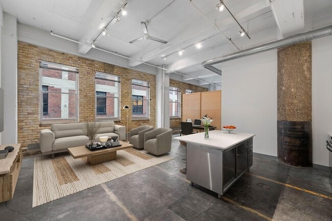 Building Photo - 700 N Washington Ave