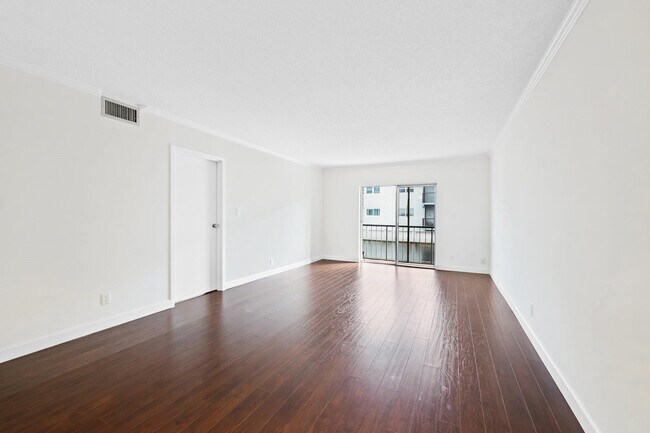 Photo - 1750 NW 3rd Terrace Unidad 105C