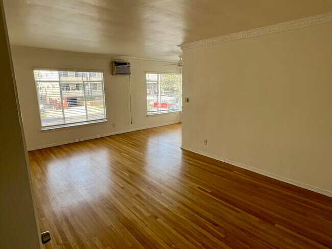 Photo - 1818 Winona Blvd