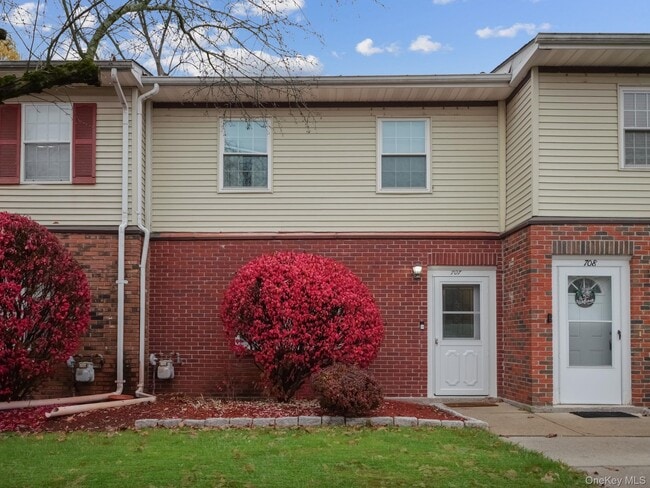 Building Photo - 276 Temple Hill Rd Unit 707