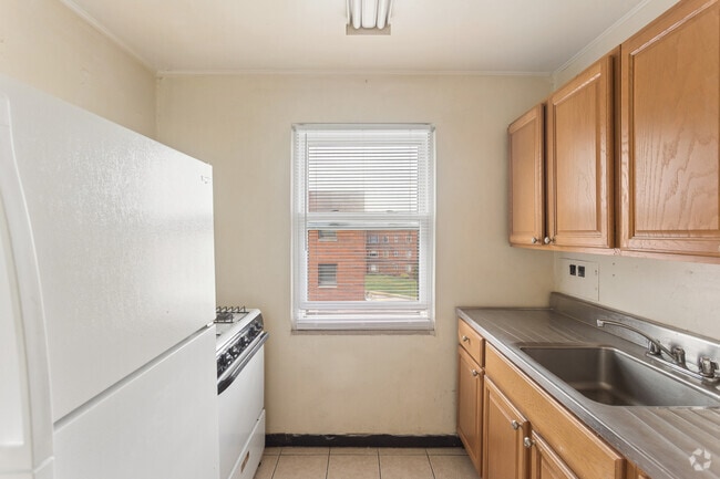 1BR, 1BA - 700SF - Kitchen