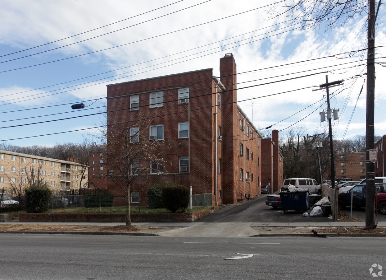 Briar Manor Apartments - The Adams Apartments