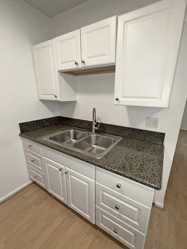 Photo - 1248 N Las Palmas Ave Unidad 9