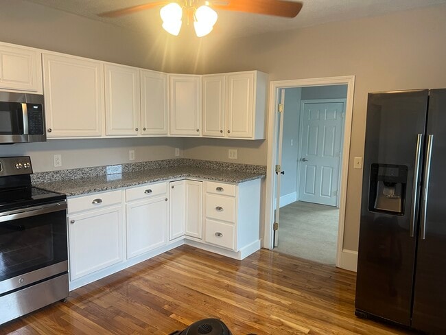 Building Photo - 100 Loring Ave Unit 2