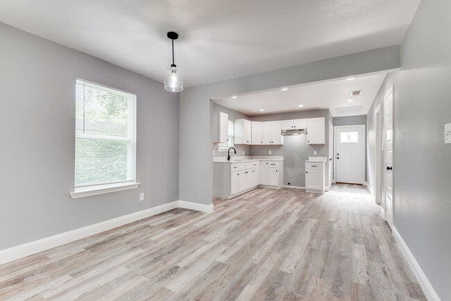 Photo - 9214 Metz Ave