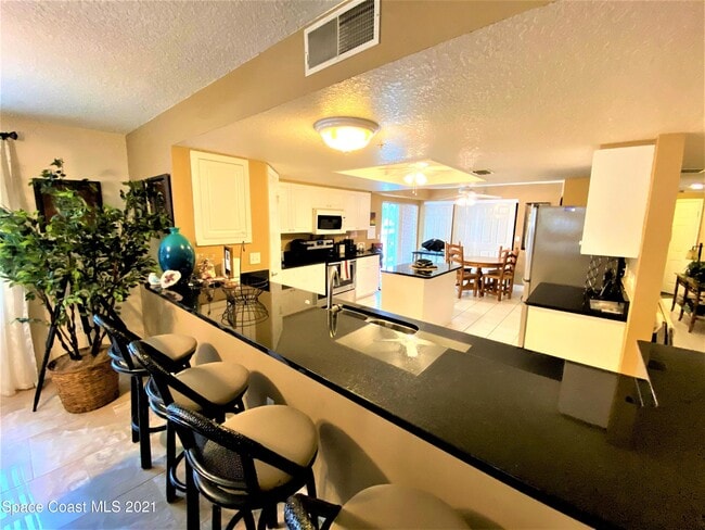 Photo - 603 Shorewood Dr Unit F206