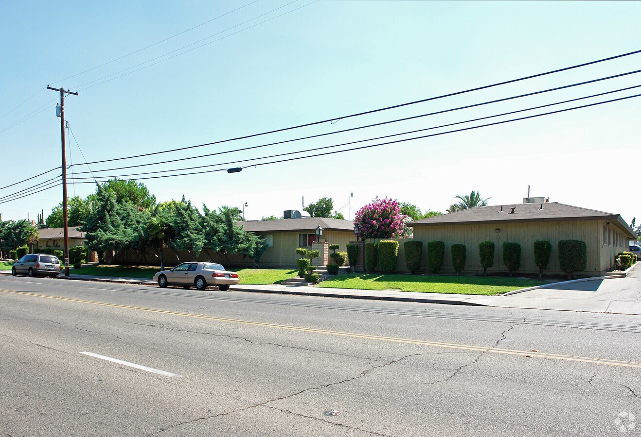 Coco Palms Apartments - Coco Palms Apartments