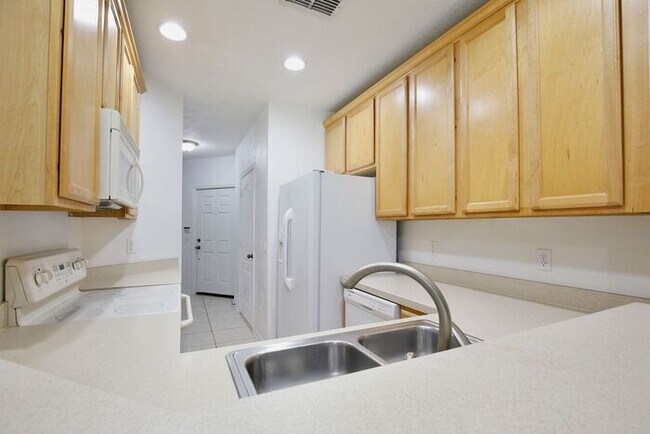 Photo - Beautiful 2/2.5 Cozy Townhome with a 1 Car Garage in the Gated Community of Victoria Pines - Orlando