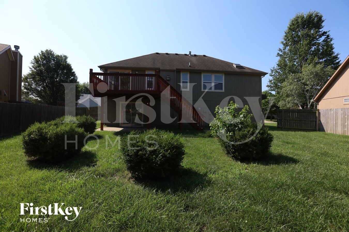 Photo - 910 Applewood Ln