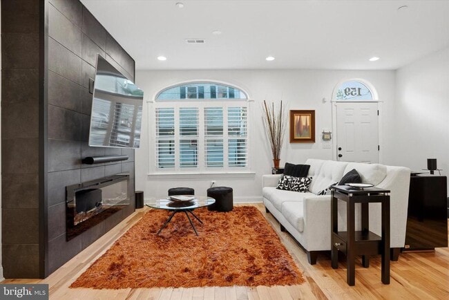 Photo - 159 Green Ln