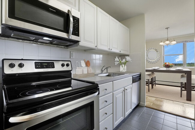 Photo - 10 Landing Lane