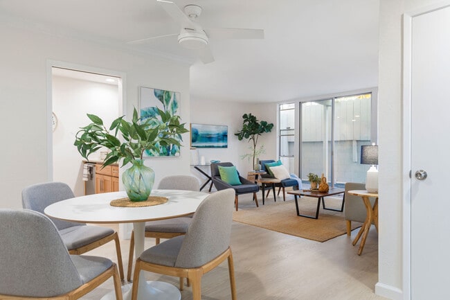 Photo - 811 York St Unit 131