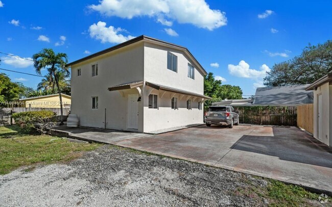 Building Photo - 413 SE 22nd St Unit 2B Rental