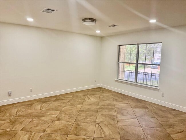 Photo - 11210 Kingsgate Dr