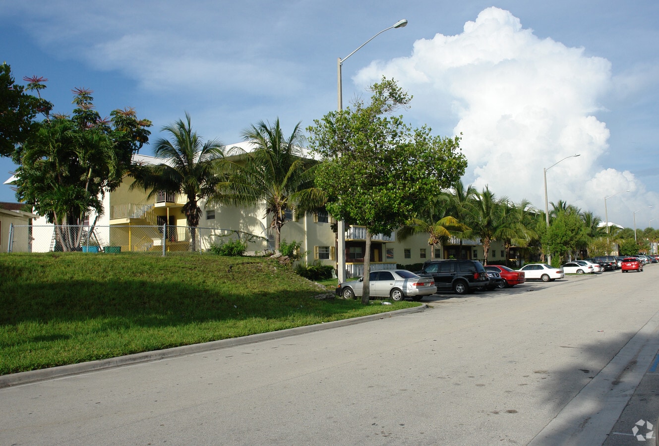 Amber Square Apartments - Amber Square Apartments
