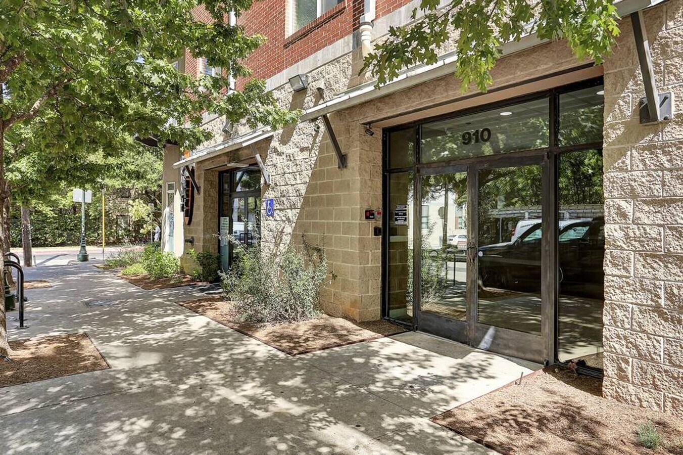 Photo - 910 W 25th St Unit 604