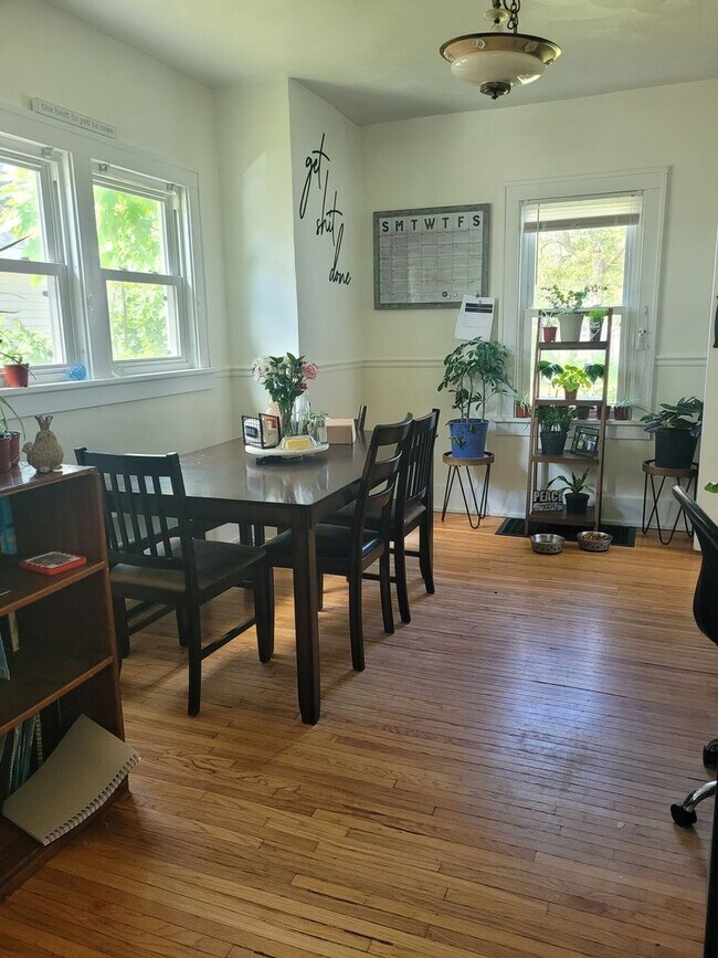 Photo - Single Family Home in BG