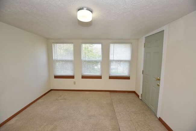 Photo - Close to Downtown Mishawaka- 2 bedroom duplex apartment