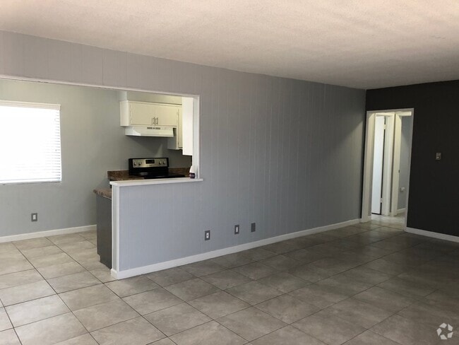 Building Photo - Beautiful 2 bedroom 1 bath apartment centr... Unit 09