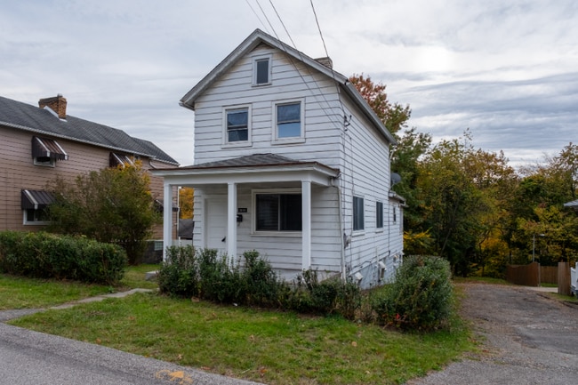 Photo - 3810 Clark St