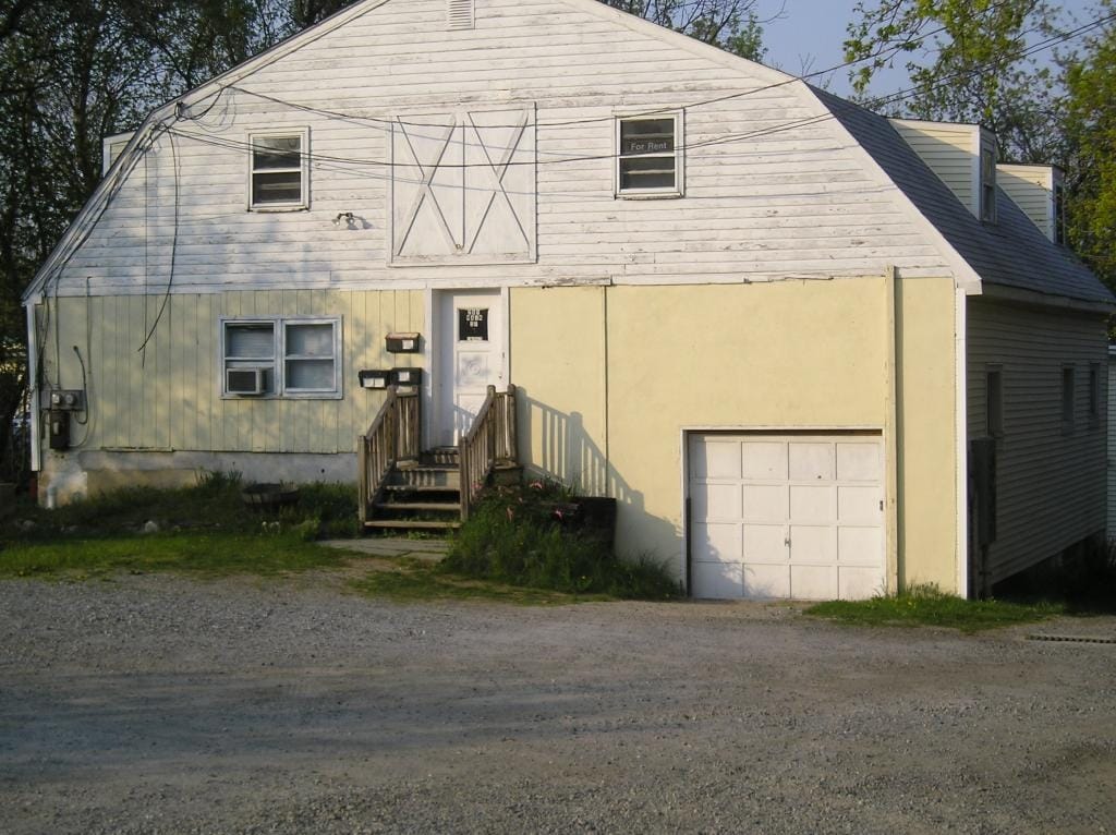 Primary Photo - 261 Main St Apartamentos