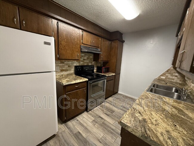 Photo - 322 W Quantico St