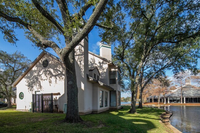 Building Photo - 4144 Greystone Way Unit 504