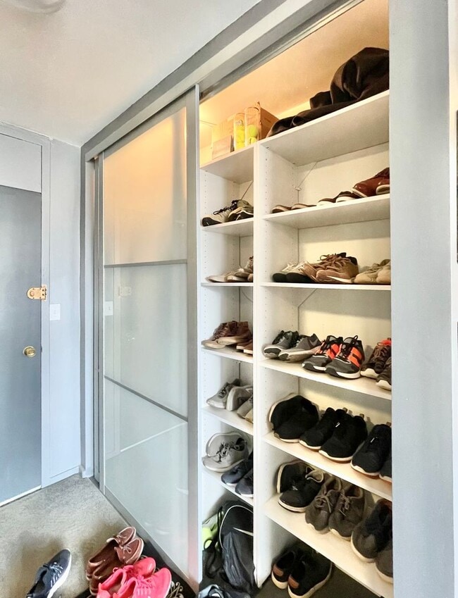 Photo - High Floor Studio with Fabulous Views of the Loop FOR RENT!