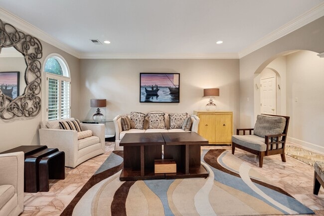 Photo - 415 S Yates Rd