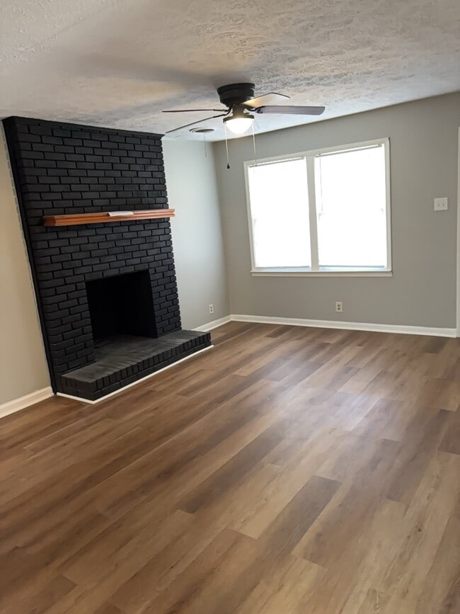 Photo - 1101 E 2nd St